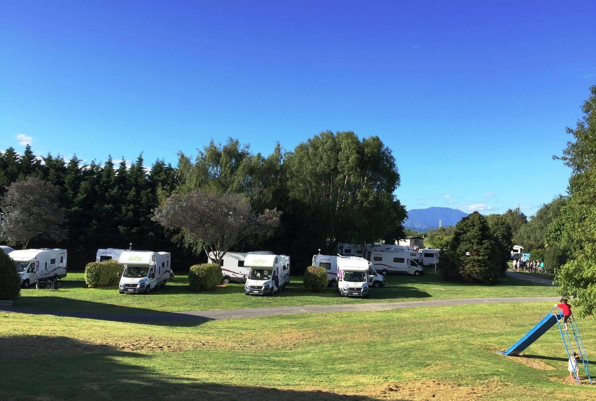 Blenheim Bridges Holiday Park Exterior photo